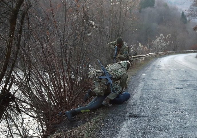 Прикордонники затримали двох водолазів-контрабандистів – 01