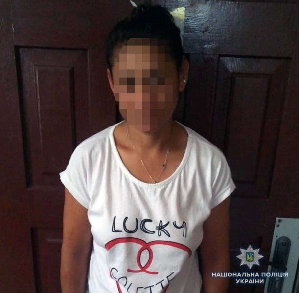 Три закарпатки вкрали у жінки три тисячі доларів – 04