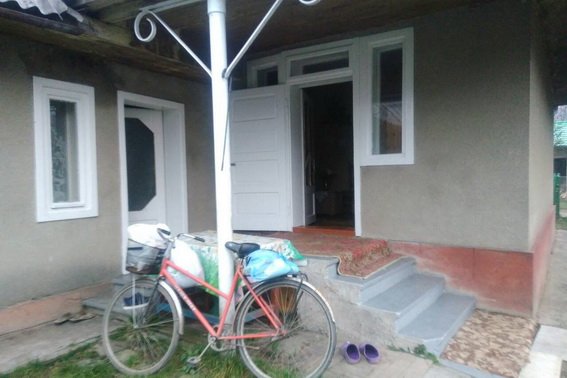 Поки господарів не було вдома, чоловік пограбував будинок – 02