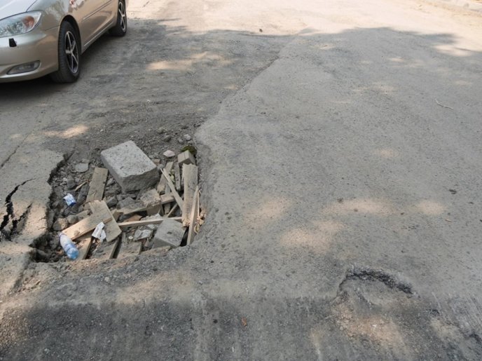 В Ужгороді асфальтуватимуть одну з найгірших доріг міста – 02