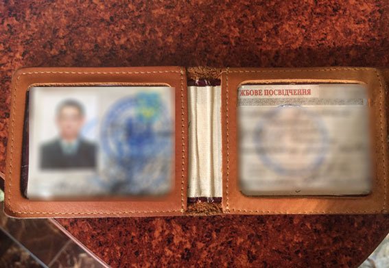 На хабарі у 750 доларів "погоріли" митник та прикордонник – 02