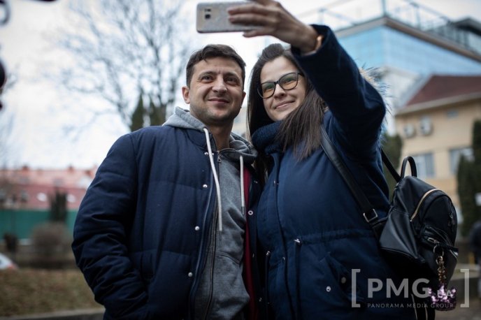 Зеленський з «Кварталом 95» в Ужгороді: Агітувати не збираємось, однак закликаємо всіх прийти на вибори – 05