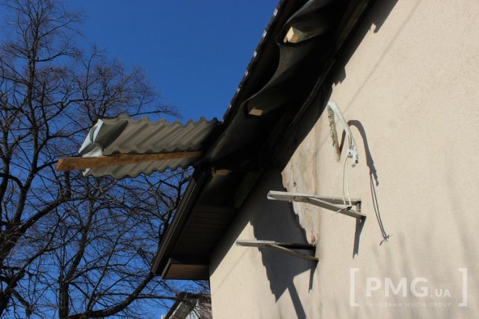 Неподалік Мукачівської ЦРЛ невідомі підпалили аптеку – 06