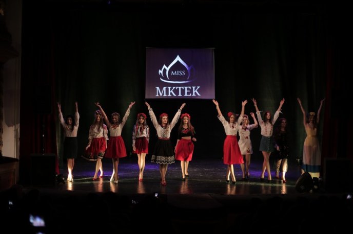 У Мукачеві визначили володарку титулу конкурсу краси "Міс МКТЕК 2018" – 04