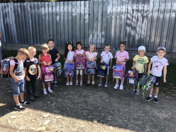 Допомога у підготовці до школи: на Тячівщині пройшла благодійна акція  – 04