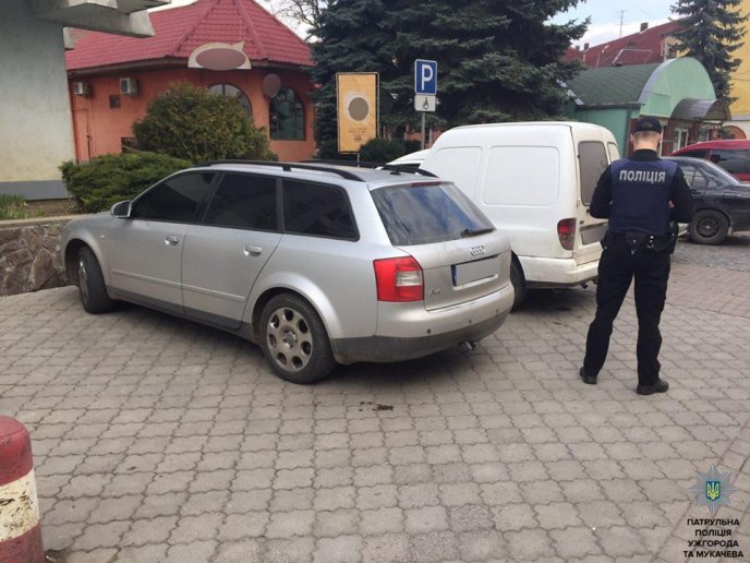 У Мукачеві затримали трьох грузинів, які обкрадали авто – 02 У Мукачеві затримали трьох грузинів, які обкрадали авто – 02
