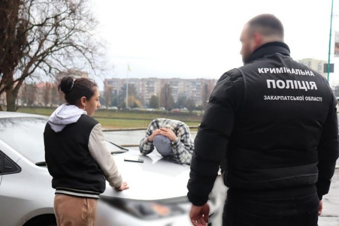 На Закарпатті затримали злочинне угруповання. Поліція показала обличчя зловмисників – 02