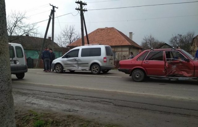 На Берегівщині сталась ДТП: зіткнулись чотири авто – 03