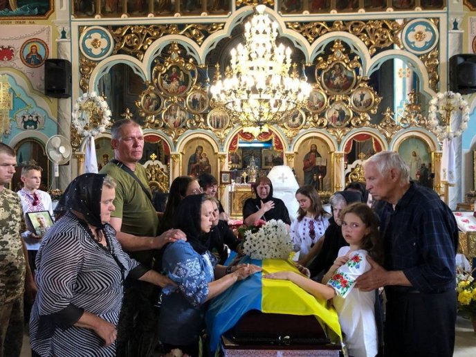 На Закарпатті провели в останню путь ще одного Героя – 05