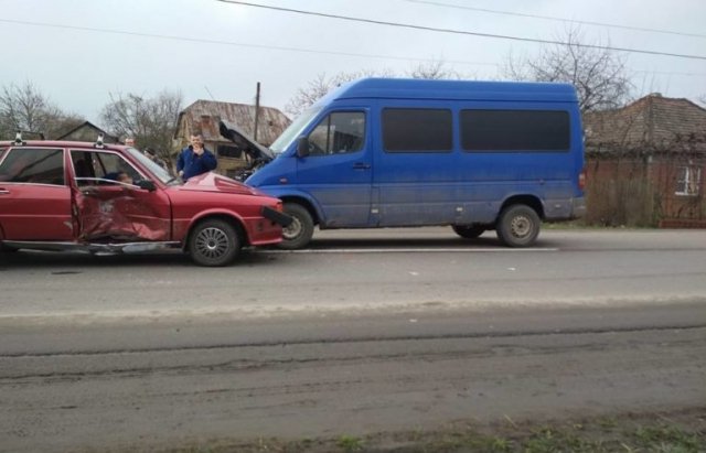 На Берегівщині сталась ДТП: зіткнулись чотири авто – 01