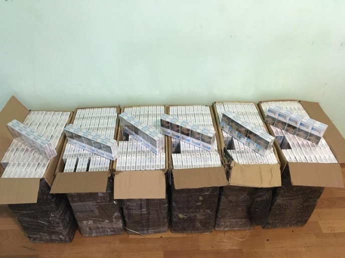 Контрабандисти покинули біля кордону шість ящиків сигарет – 02 Контрабандисти покинули біля кордону шість ящиків сигарет – 02