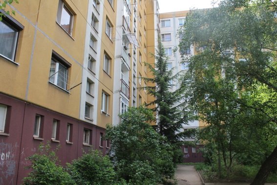 В Ужгороді із балкону на п’ятому поверсі випав чоловік – 01