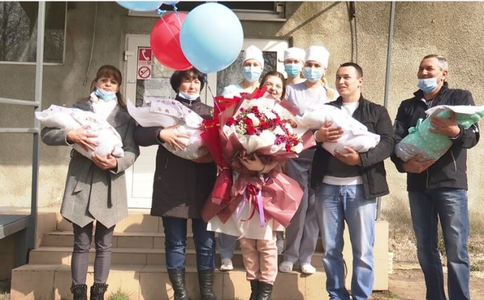 Народжену на Різдво четвірню виписали з лікарні – 03