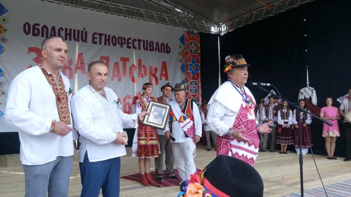 На колоритну "Закарпатську свальбу" прийшло кілька тисяч гостей – 02