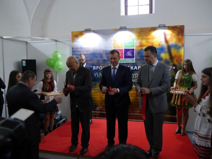 В Ужгороді стартувала найбільша туристична виставка області – 06