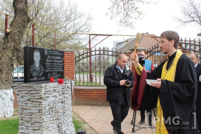 У Мукачеві відкрили меморіальну дошку бійцю АТО Руслану Ігнатишину – 21