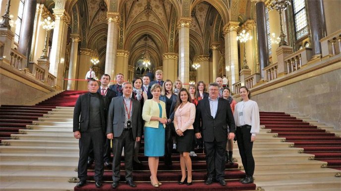  У парламенті Угорщини започаткували екскурсії українською мовою – 01