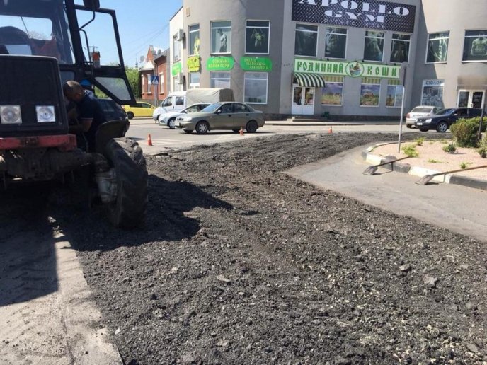 У Мукачеві розпочали поточний ремонт одного з перехресть – 04