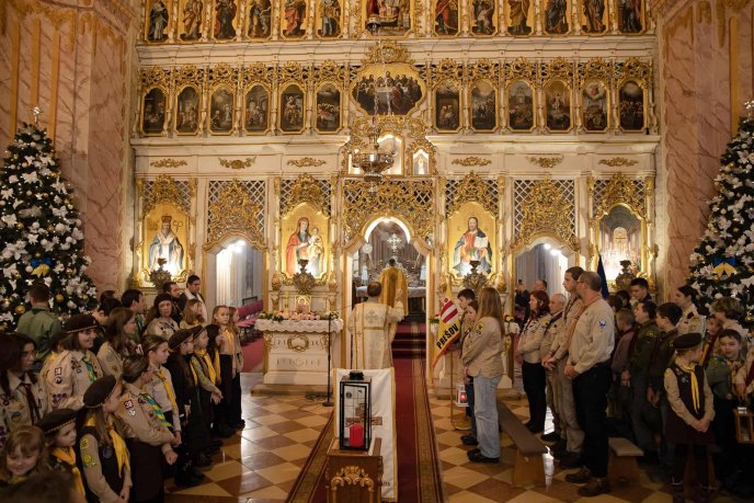 В Ужгороді отримали Вифлеємський вогонь миру – 03