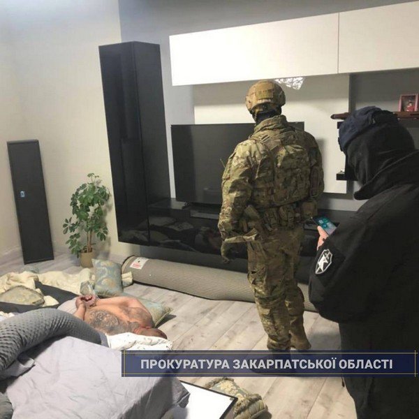 На Закарпатті викрито небезпечне злочинне угруповання, одним із учасників якого є депутат – 03