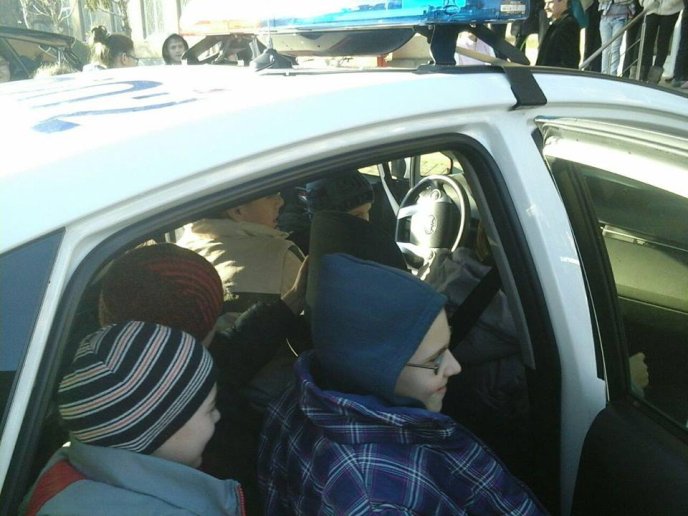 Два екіпажі поліцейських відвідали Мукачівську спеціальну загальноосвітню школу-інтернат І-ІІ ступенів – 04