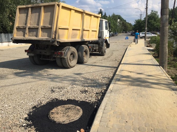 У Мукачеві проводять благоустрій на одній із вулиць міста – 06