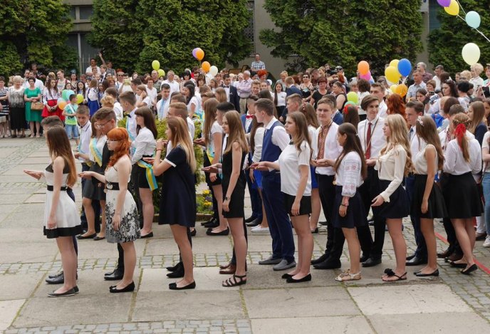 Загальноміський парад випускників відбувся і в Ужгороді – 20