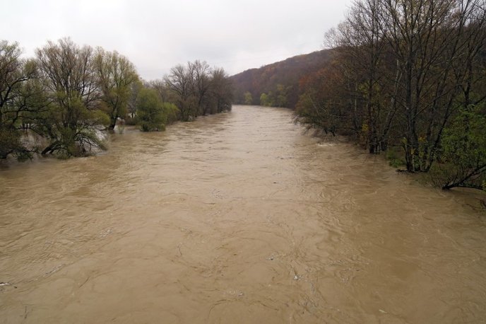 На Ужгородщині вода затопила три футбольних поля, земельні угіддя та пляж з будиночками в Оноківцях – 03 На Ужгородщині вода затопила три футбольних поля, земельні угіддя та пляж з будиночками в Оноківцях – 03