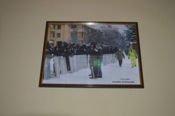 У фойє Закарпатської ОДА триває виставка до Дня Гідності та Свободи – 06 У фойє Закарпатської ОДА триває виставка до Дня Гідності та Свободи – 06