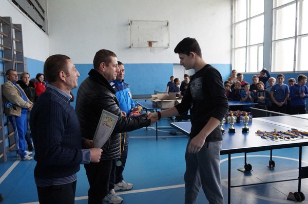 У Тячеві до Дня Святого Миколая провели турнір з настільного тенісу – 07