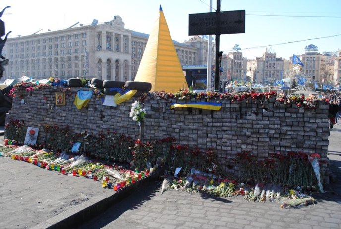 Один день з життя Майдану: на що перетворилась центральна площа України за місяць після революції (ФОТОРЕПОРТАЖ) – 24