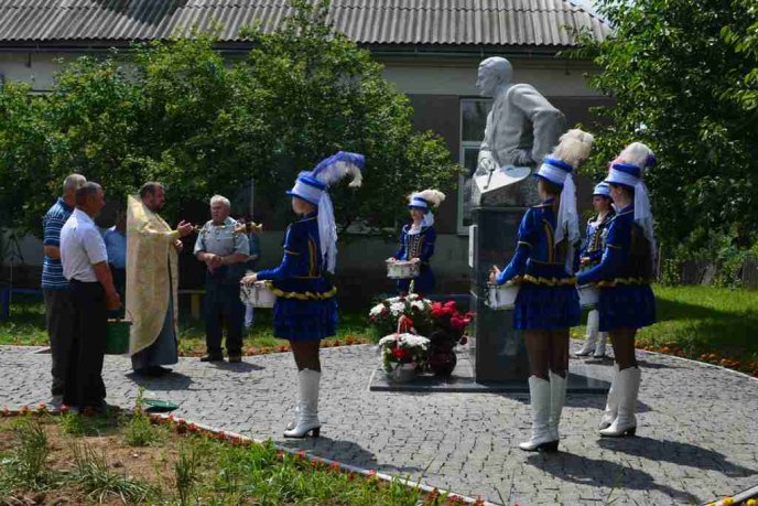 У Климовиці відкрили пам’ятник всесвітньовідомому закарпатцю – 03