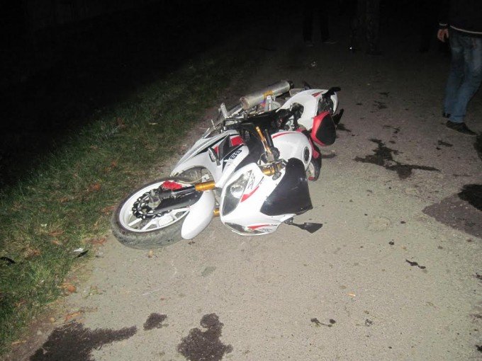 П’яний водій на своєму автомобілі збив мотоцикл, на якому їхали неповнолітній юнак з дівчиною (ФОТО) – 02 П’яний водій на своєму автомобілі збив мотоцикл, на якому їхали неповнолітній юнак з дівчиною (ФОТО) – 02