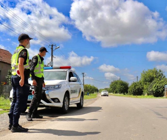 Поліція посилено патрулює автошляхи області – 03