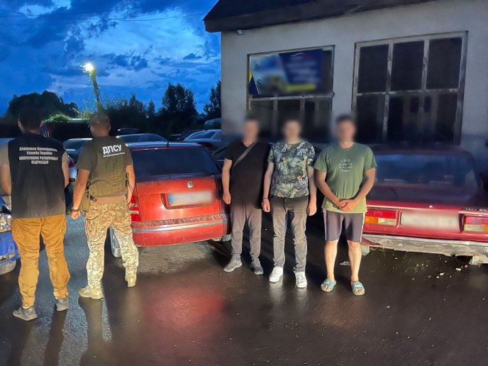Прикордонники розповіли про «пригоди» 7 чоловіків на Закарпатті – 01 Прикордонники розповіли про «пригоди» 7 чоловіків на Закарпатті – 01