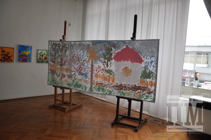 У Мукачеві проходить виставка-продаж творчих робіт людей із особливими потребами (ФОТОРЕПОРТАЖ) – 17