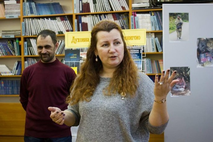 В Ужгороді відкрили фотовиставку учасника АТО "Духовна війна: озброєні книгою" – 14