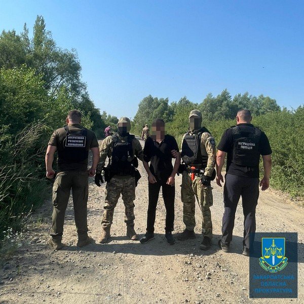 Закарпатець намагався незаконно переправити двох осіб через кордон за 7 тисяч доларів – 01