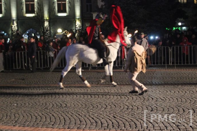 Парад ліхтариків та лицарські бої: як у Мукачеві відзначали День святого Мартина – 29