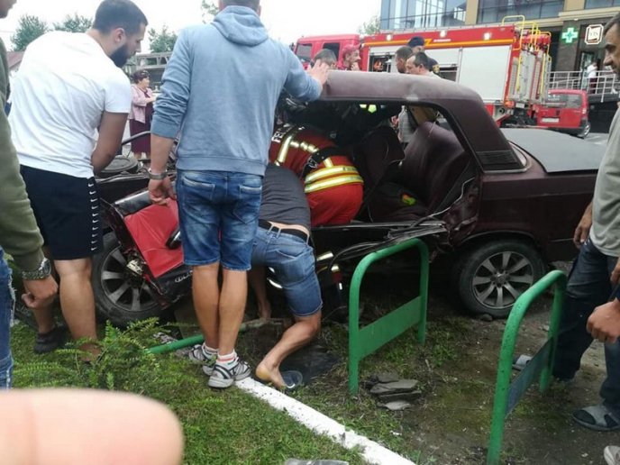 Сьогодні сталась жахлива ДТП. Водія вирізали з понівеченого авто – 01 Сьогодні сталась жахлива ДТП. Водія вирізали з понівеченого авто – 01