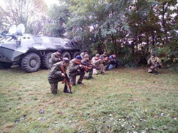 Вулицями Закарпаття рухалась колона військової техніки – 06