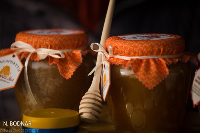 Мед, вино, бринза, сир та ковбаси: в Ужгороді стартував смачний фестиваль – 03
