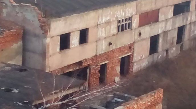 Із ризиком для життя: діти стрибають аварійними дахами – 02