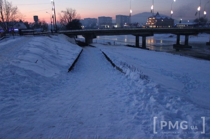 Слизькі дороги або безкоштовний атракціон фестивалю “Червене вино” – 28 Слизькі дороги або безкоштовний атракціон фестивалю “Червене вино” – 28