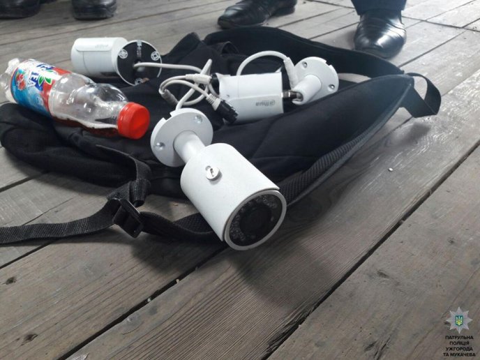 У Мукачеві патрульні по гарячих слідах затримали крадія – 02