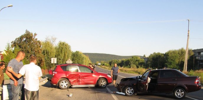 На об’їзній дорозі біля Ужгорода "ВАЗ" зіткнувся з іномаркою – 01