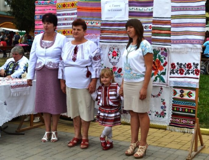 Тячівські майстрині провели районне свято вишитих рушників – 14