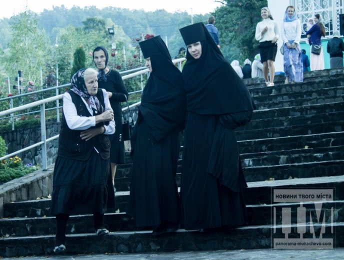 У Мукачівському Свято-Миколаївському жіночому монастирі святкують Успіння Пресвятої Богородиці (ФОТОРЕПОРТАЖ) – 01