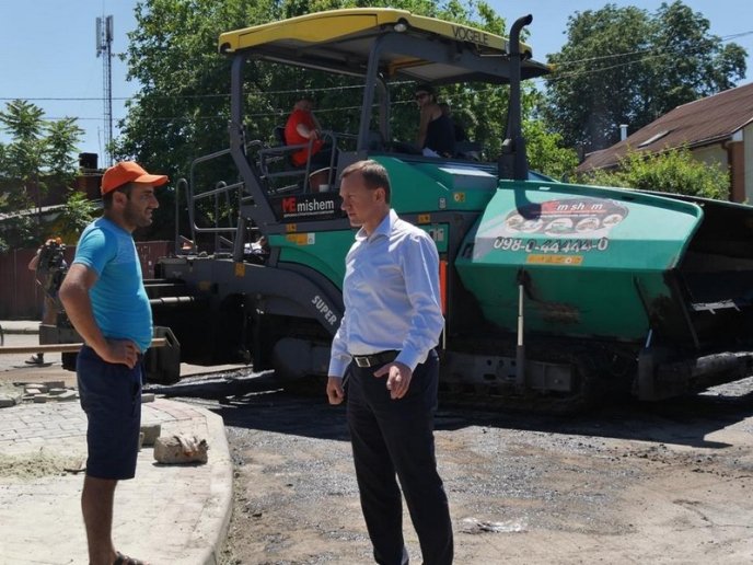 В Ужгороді закінчують довготривалий ремонт на вулиці Антонівській – 06