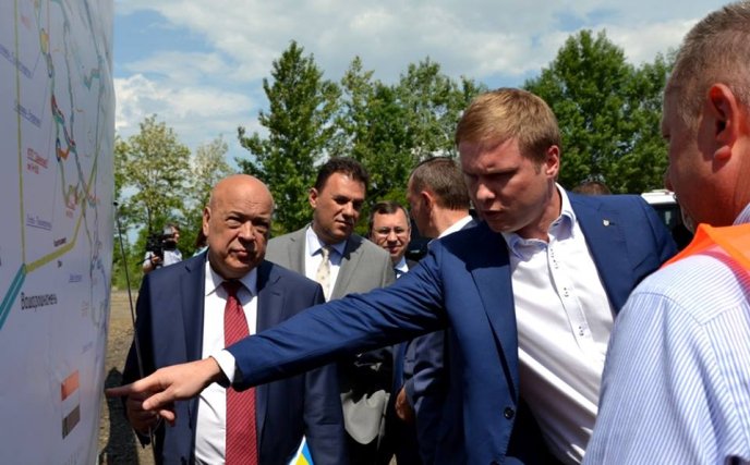 Володимир Гройсман особисто проінспектував розбудову однієї з ключових автодоріг Закарпаття – 03